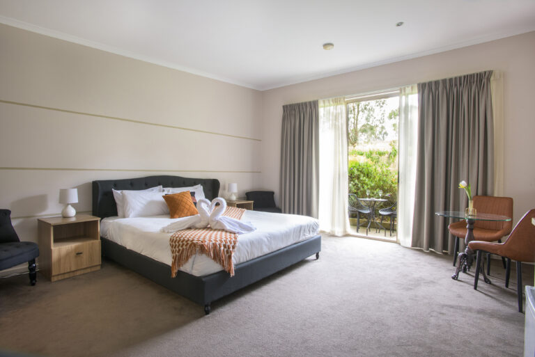 King Spa Room at De'Vine Escape